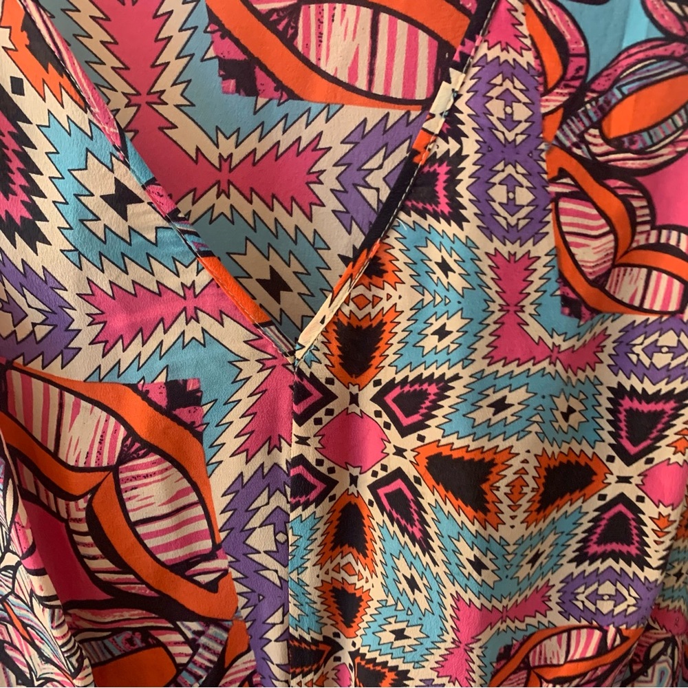 Leifnotes Anthropologie Geometric 100% Silk Twist Knot Front Tank Top - Picture 2 of 9